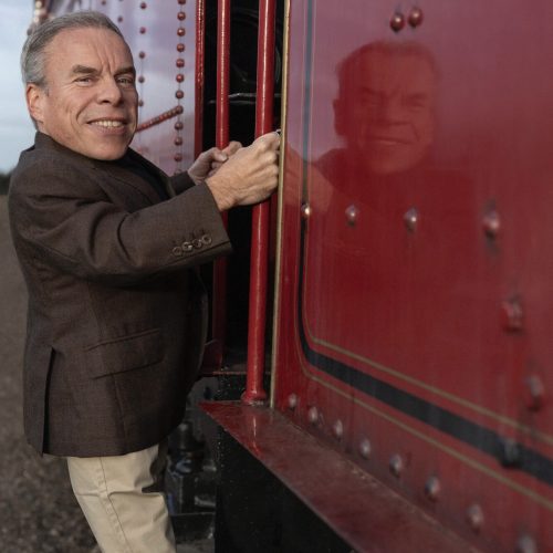 Warwick Davis volta a Hogwarts na nova série de Harry Potter