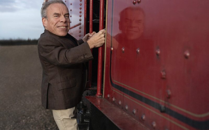 Warwick Davis volta a Hogwarts na nova série de Harry Potter