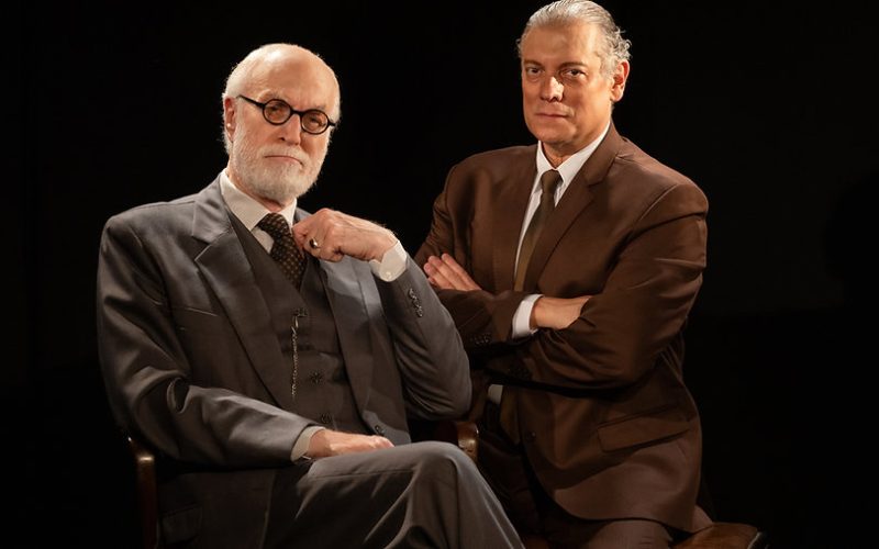 Resenha | Um duelo de mentes acontece durante “A Última Sessão de Freud”